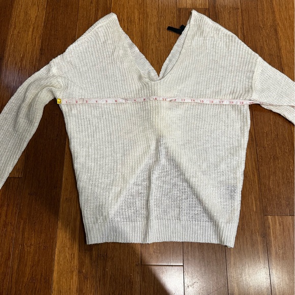 Moon & Madison White Sweater Open Back - Picture 5 of 7